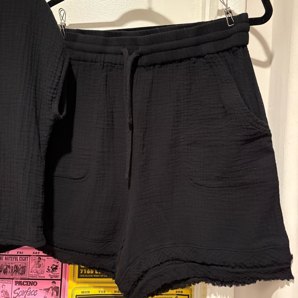 Monrow Gauze Set Black Cropped Twist Top & Black Shorts Eco Friendly Spring - Picture 3 of 14